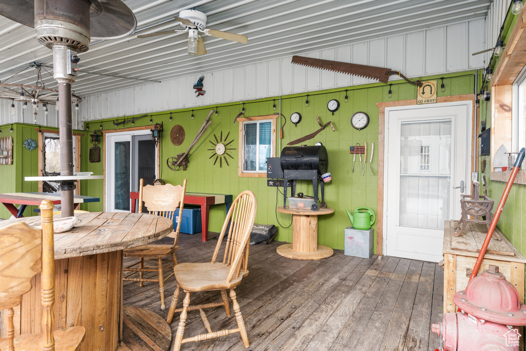 Deck featuring a ceiling fan