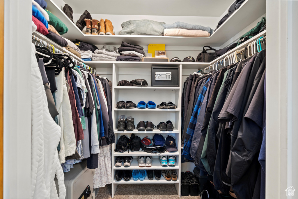 Walk in closet with carpet flooring