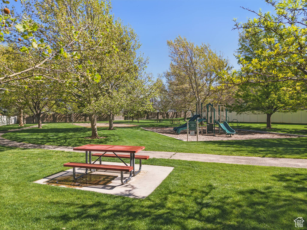 View of property's community featuring a yard