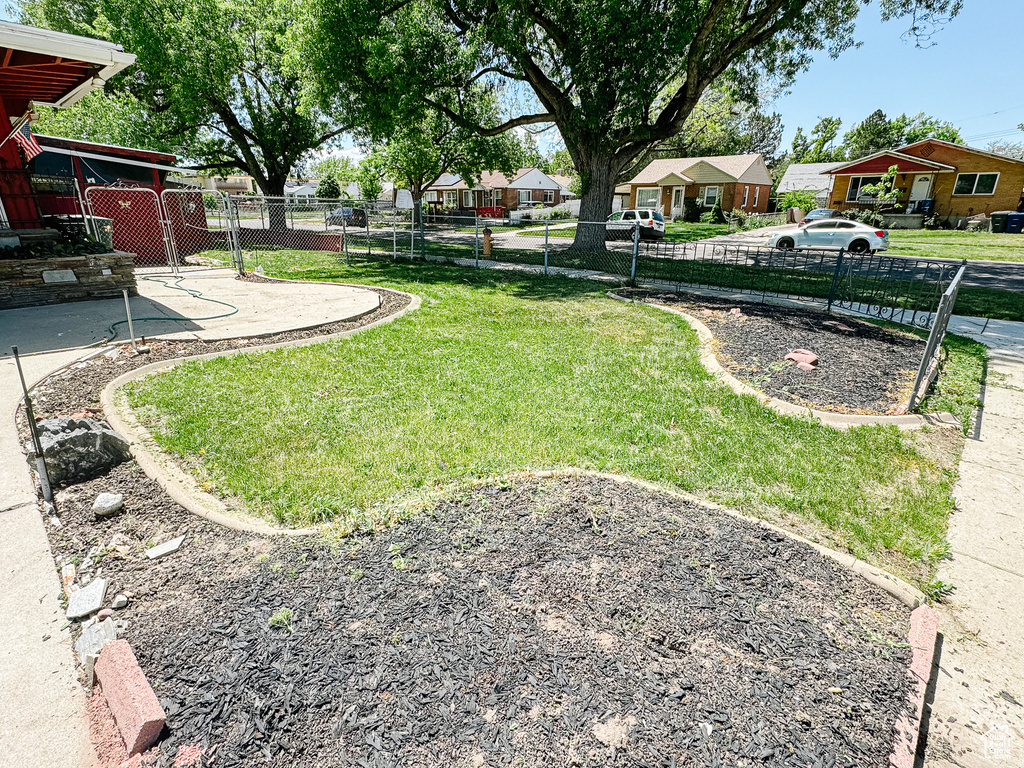 View of yard with a residential view