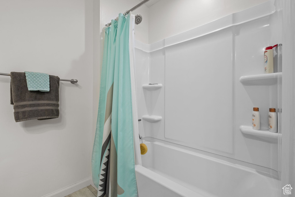 Full bathroom featuring baseboards