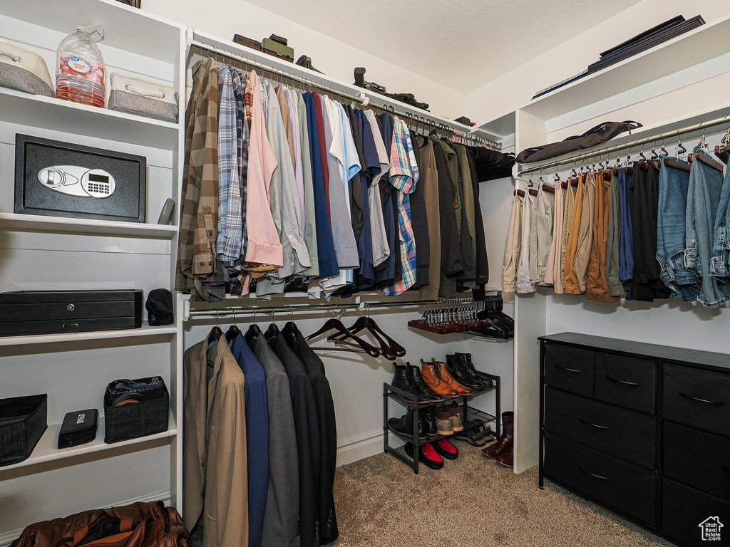 Walk in closet with carpet floors