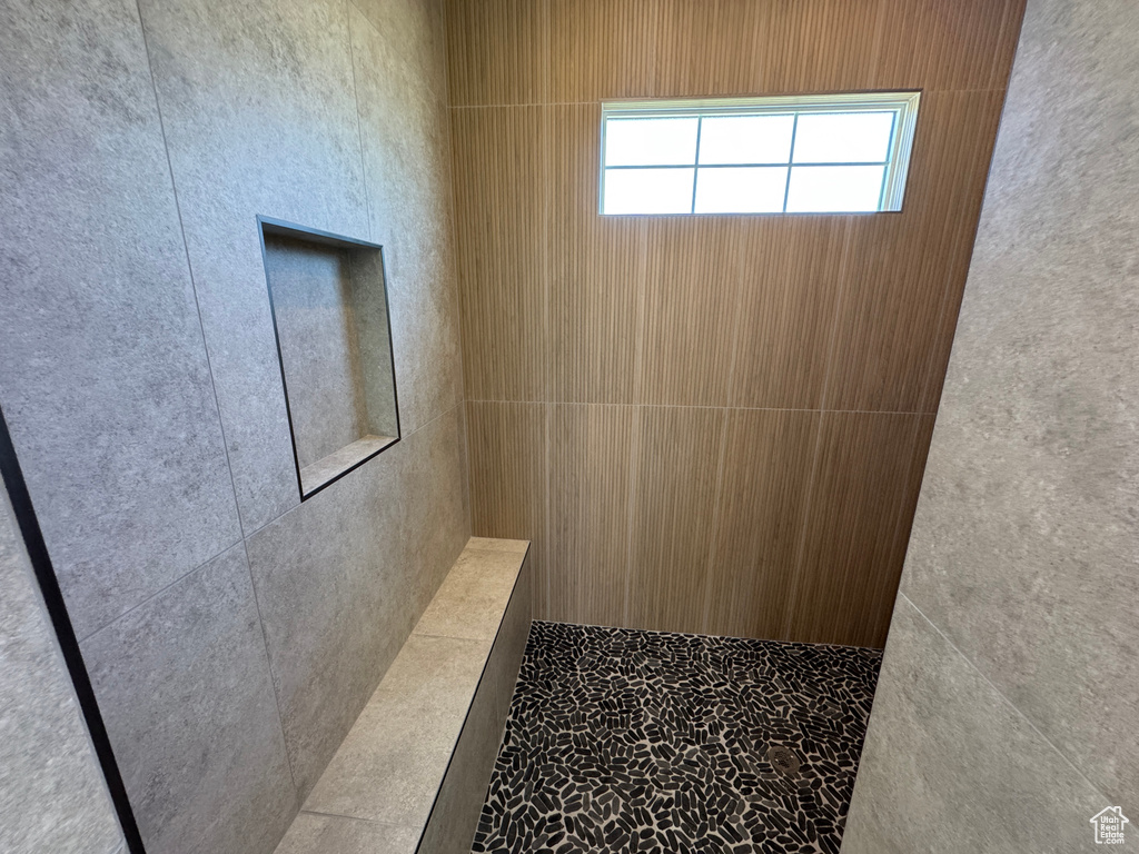 Full bath featuring a tile shower