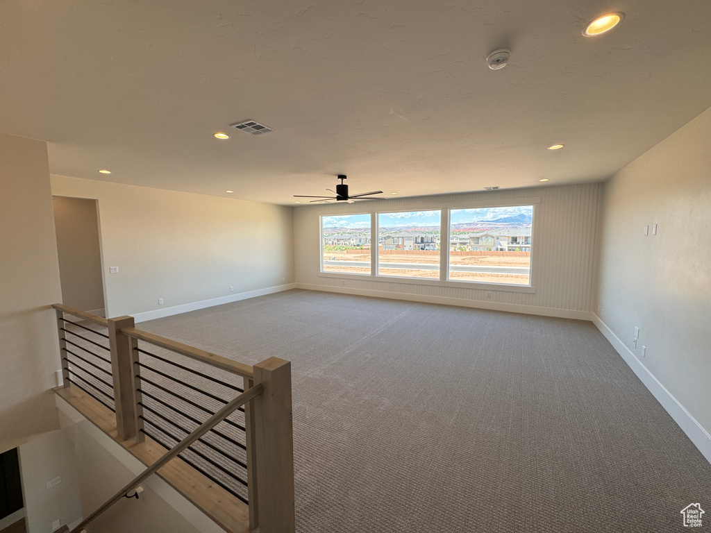 Carpeted spare room with ceiling fan, recessed lighting, baseboards, and a smoke detector