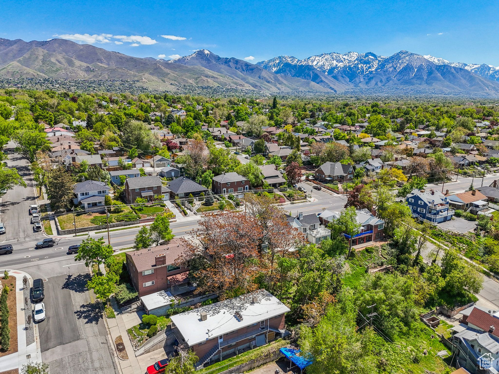 Birds eye view of property featuring a residential view and a mountain view