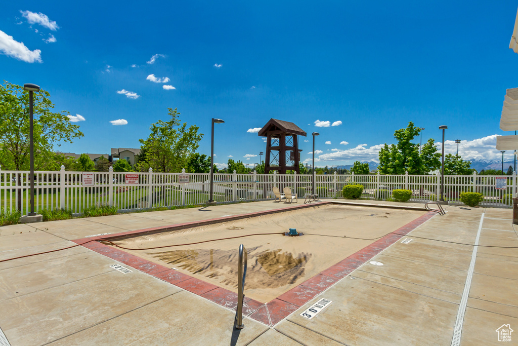 View of property\'s community featuring fence