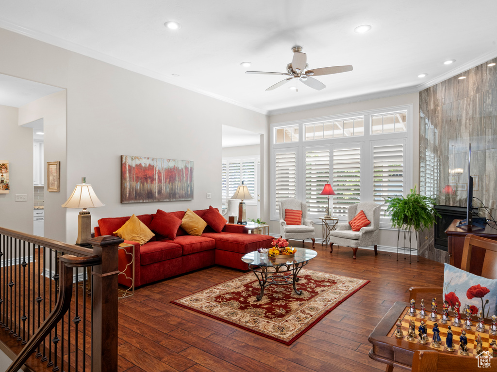 Living room with ceiling fan, crown molding, hardwood / wood-style flooring, and recessed lighting