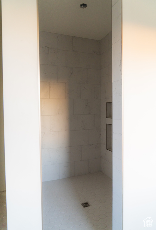 Bathroom featuring tiled shower