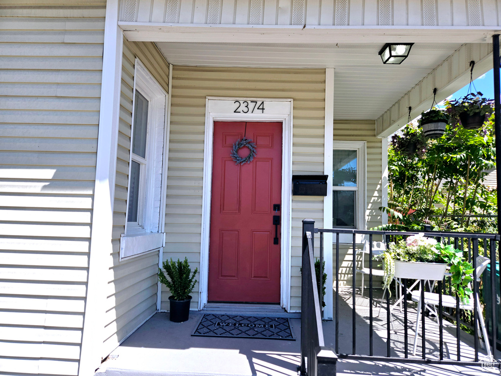 Doorway to property with a porch