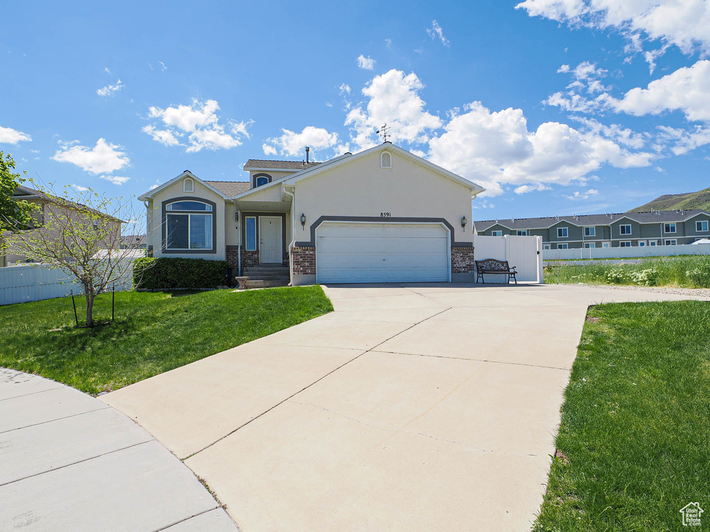 Ranch-style house with stucco siding, concrete driveway, and a garage