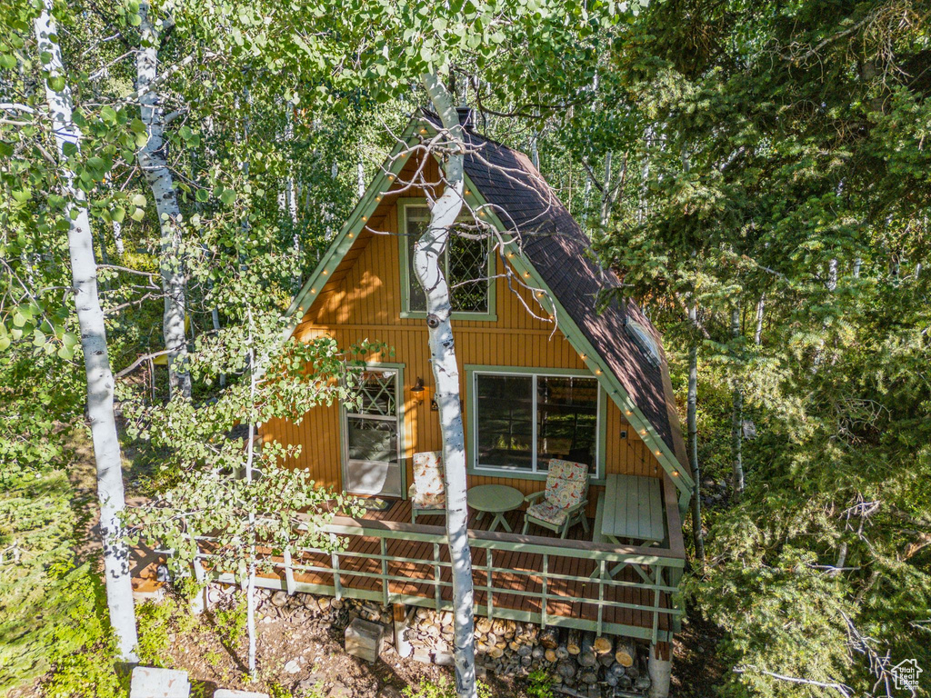 View of home\'s exterior with roof with shingles