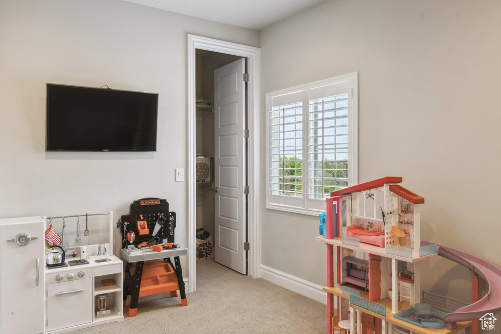 Playroom featuring carpet floors and baseboards