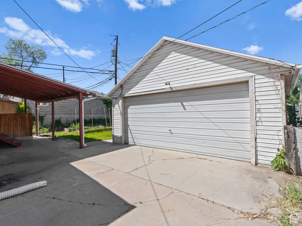 Detached garage with fence