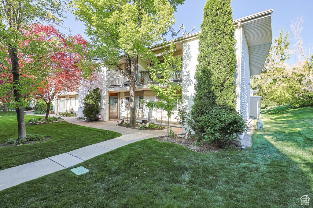 Surrounding community with a lawn