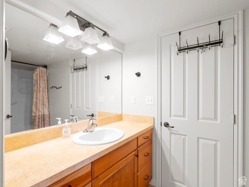 Full bath featuring vanity
