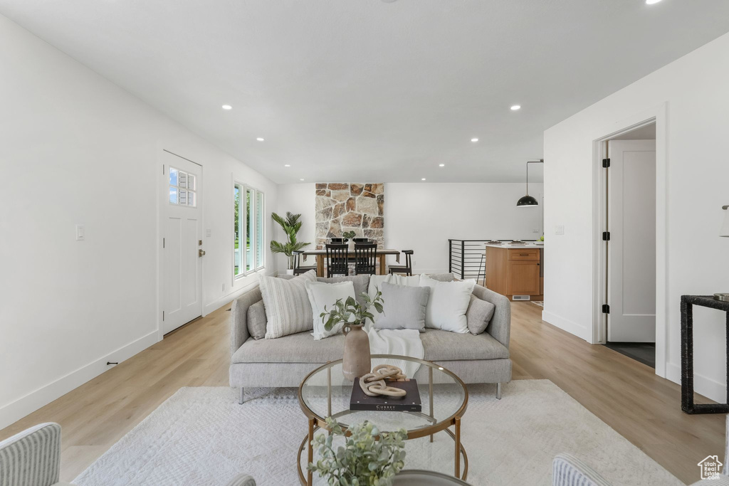 Living area with light wood-style floors, recessed lighting, and baseboards