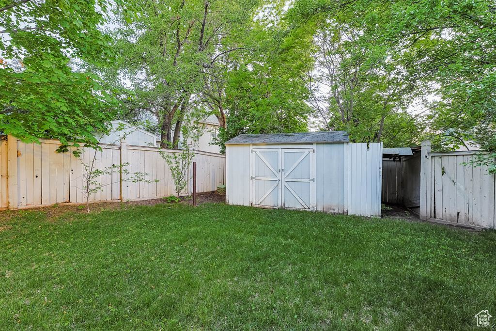 View of yard featuring a shed and an outdoor structure