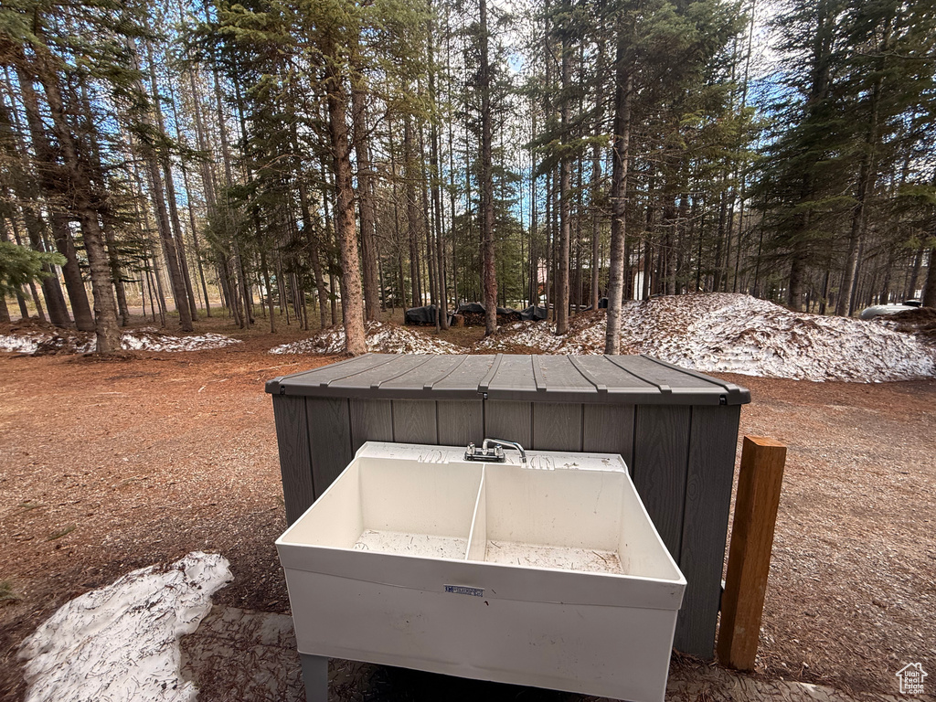 Exterior view of a sink