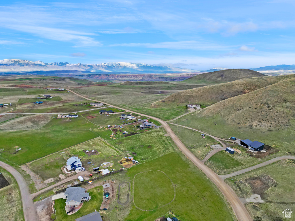 Aerial view with a mountain view