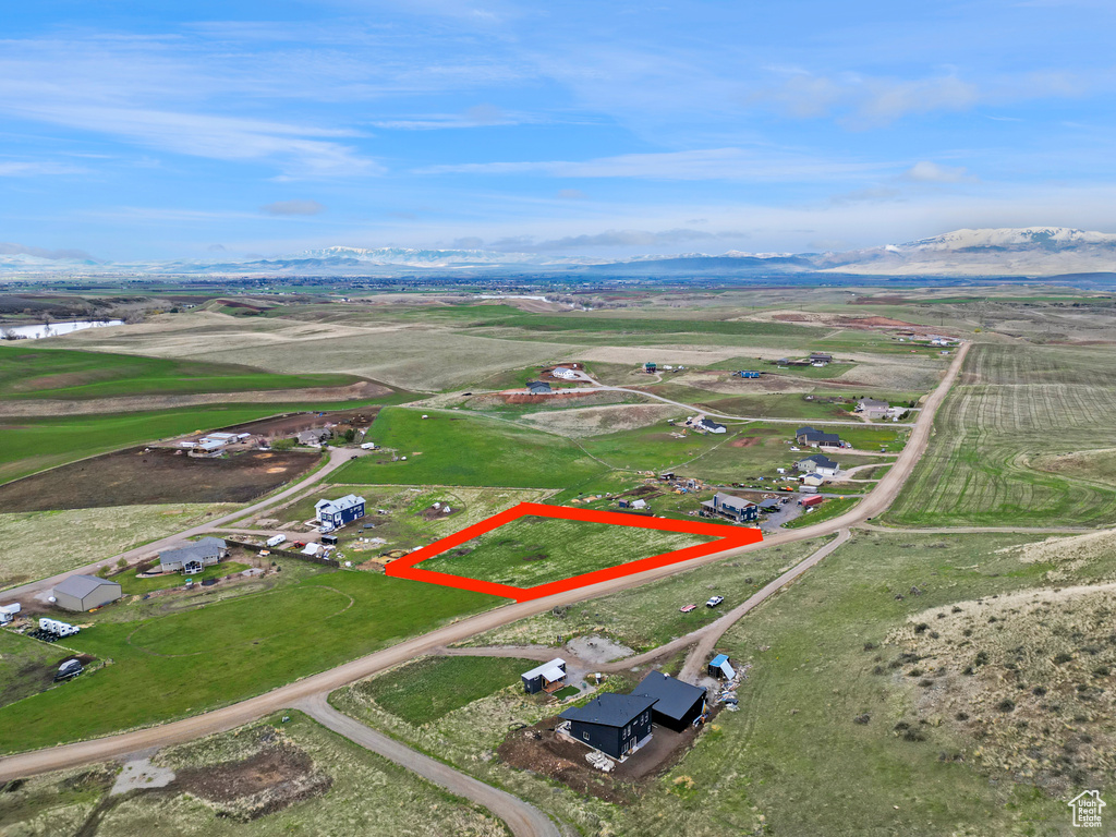 Birds eye view of property featuring a mountain view