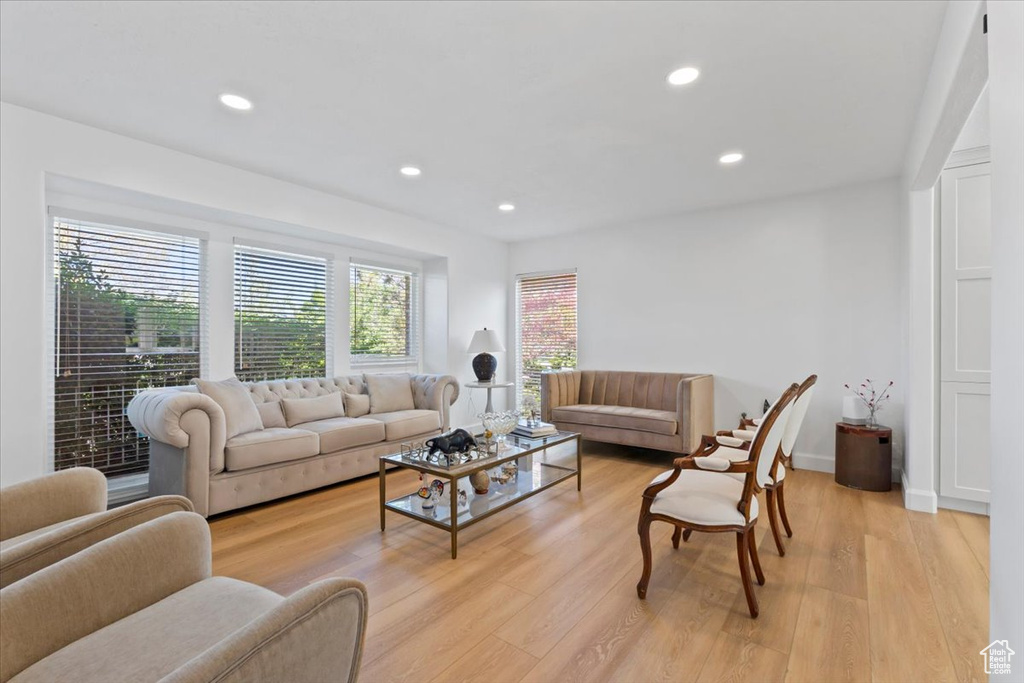 Living room featuring light wood-type flooring, recessed lighting, and baseboards