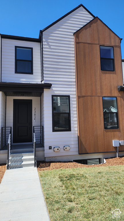 View of front of house with a front lawn
