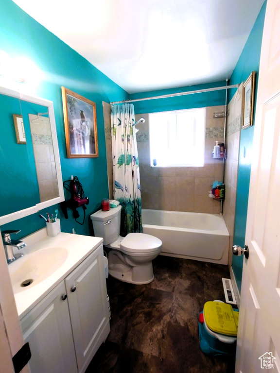 Full bath featuring shower / bath combo with shower curtain, toilet, and vanity
