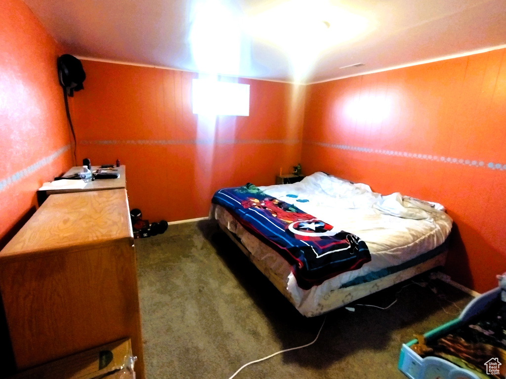 Bedroom with carpet