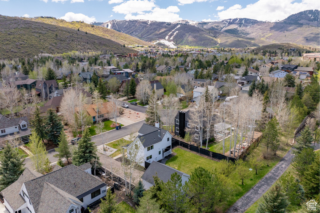 Aerial view of property\\\'s location featuring nearby suburban area and mountains