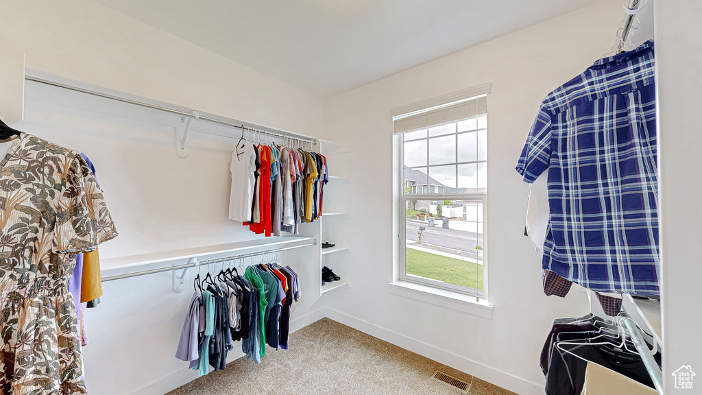Walk in closet featuring carpet