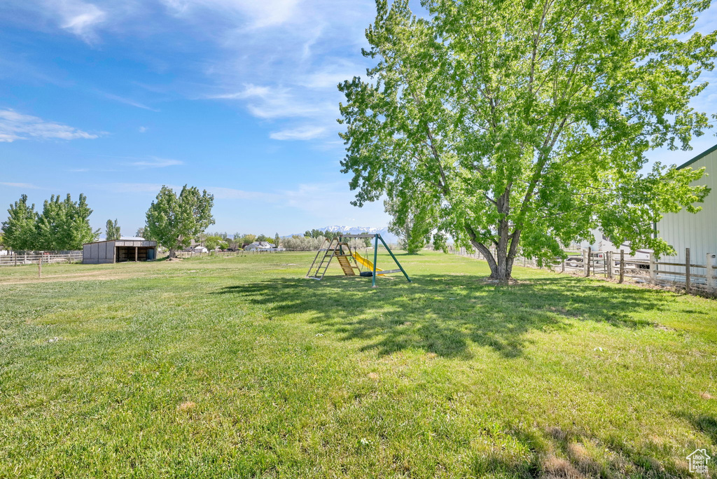 View of yard with an outbuilding