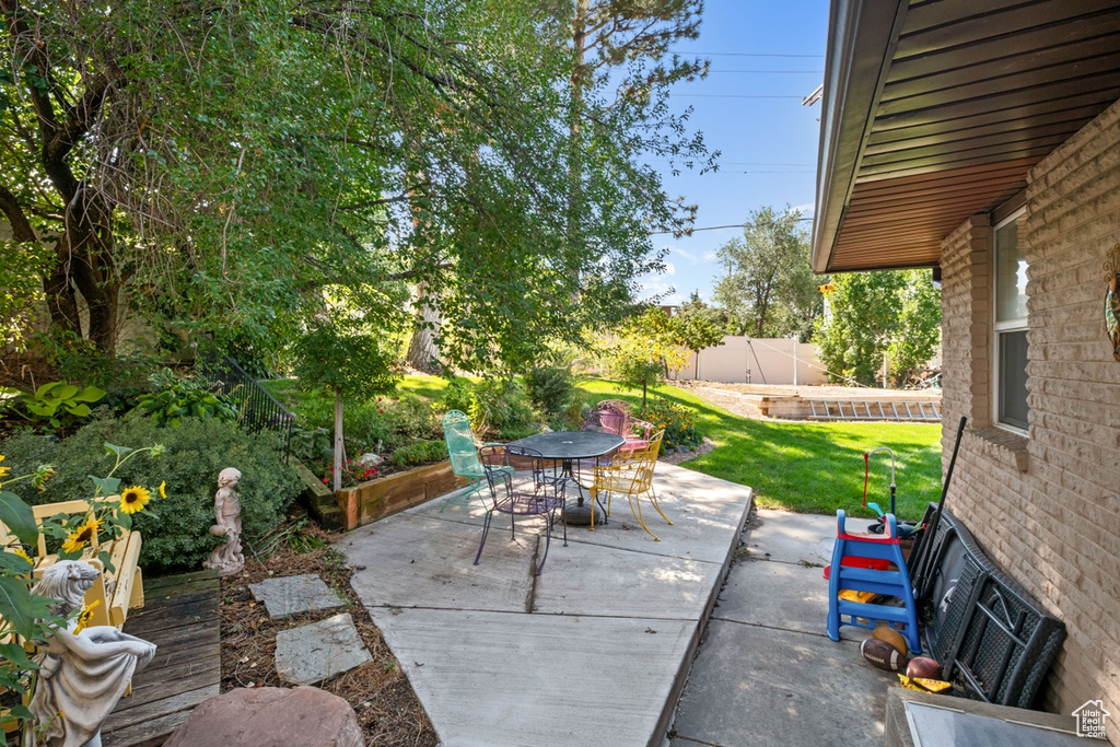 View of patio / terrace with outdoor dining area