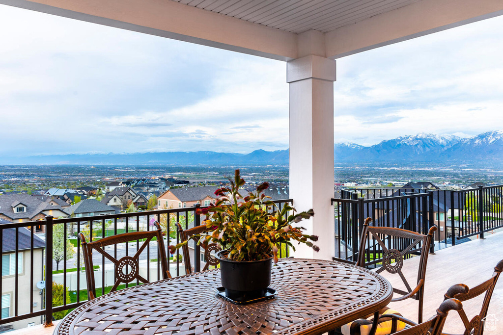 Balcony featuring a mountain view