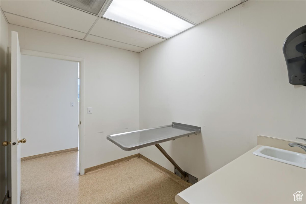 Laundry area with a sink and baseboards