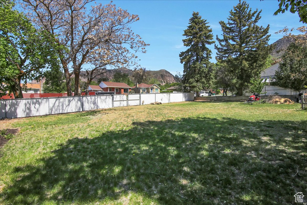 View of yard featuring a mountain view
