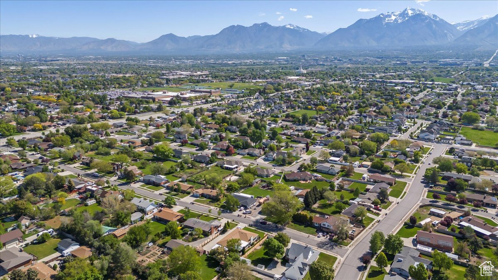 Aerial view of property's location featuring a mountain backdrop