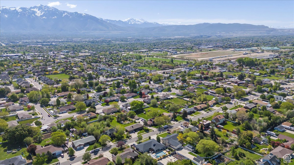 Aerial view of property's location with mountains