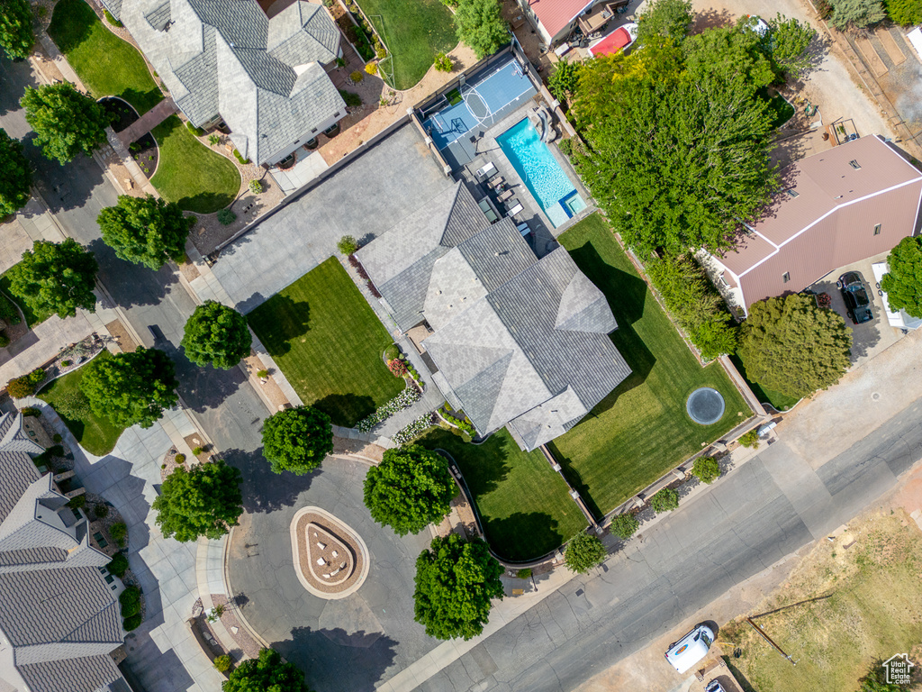 Bird\'s eye view of a pool area