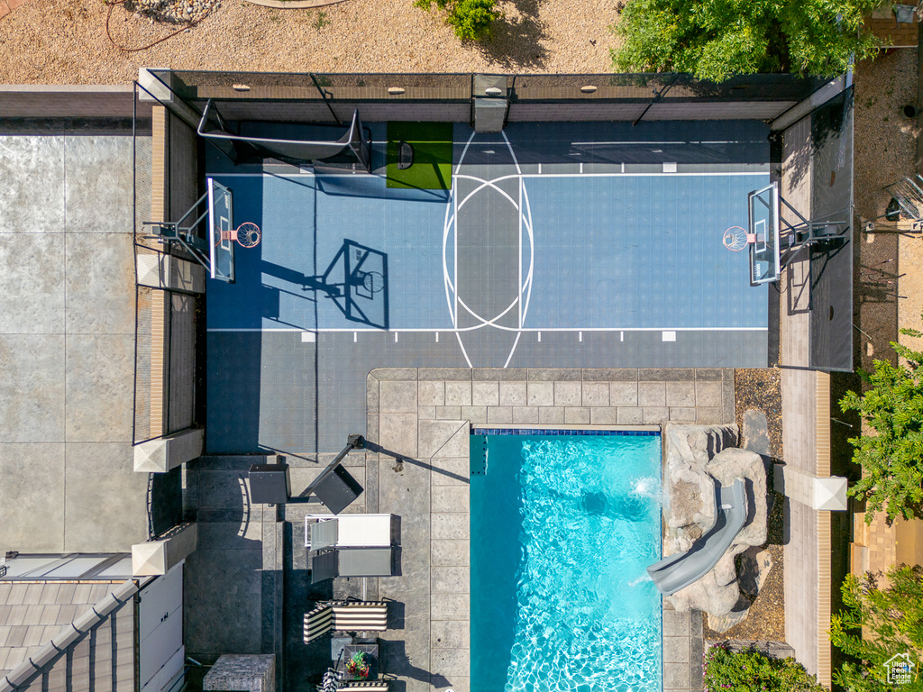 Bird\'s eye view of a pool
