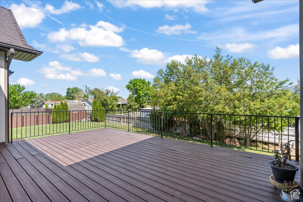 Deck with fence
