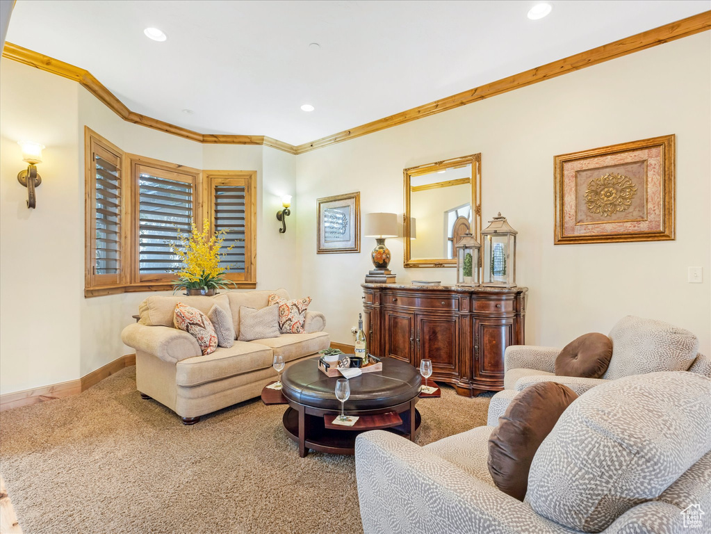 Living area with carpet floors, baseboards, ornamental molding, and recessed lighting