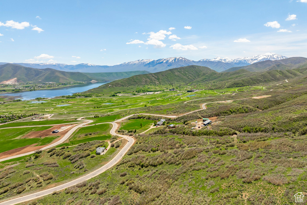 Bird\'s eye view of a water and mountain view