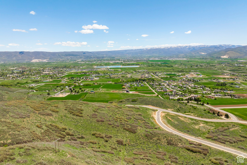 Bird\'s eye view of a water and mountain view