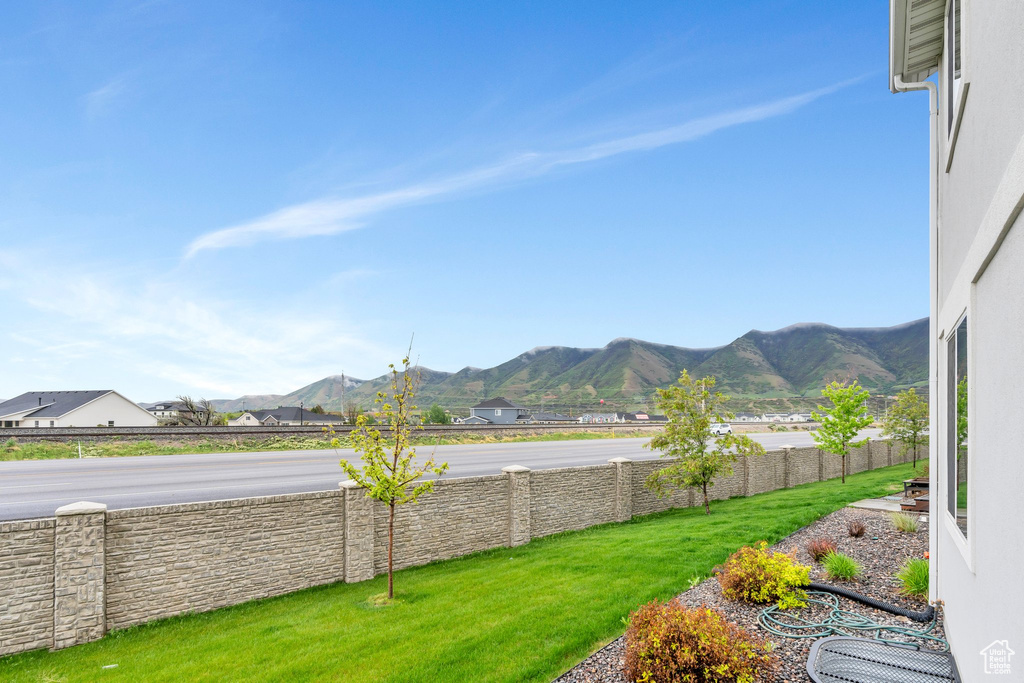 View of yard with a mountain view
