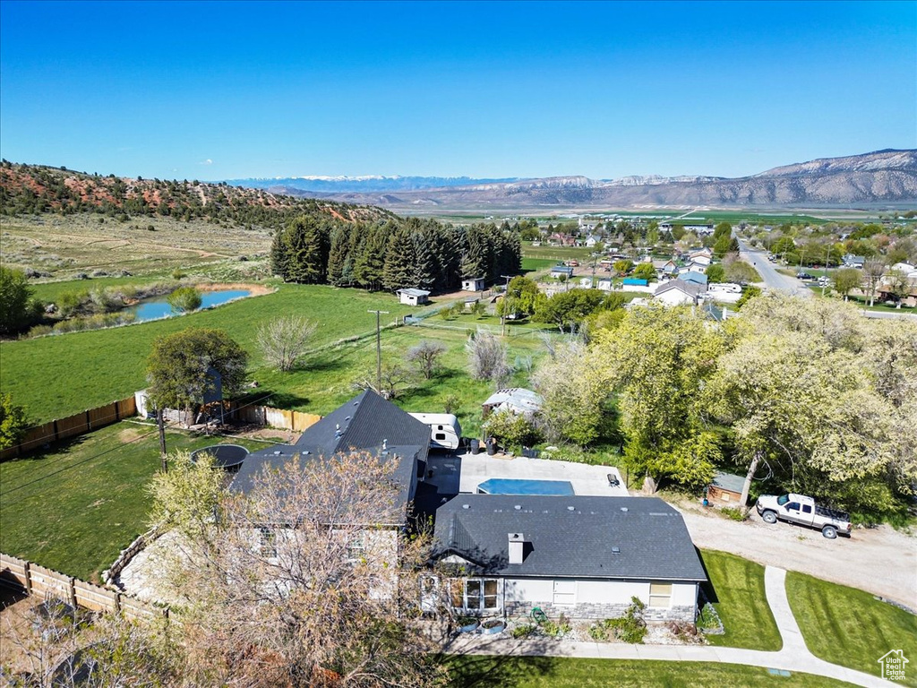 Bird\'s eye view of a water and mountain view