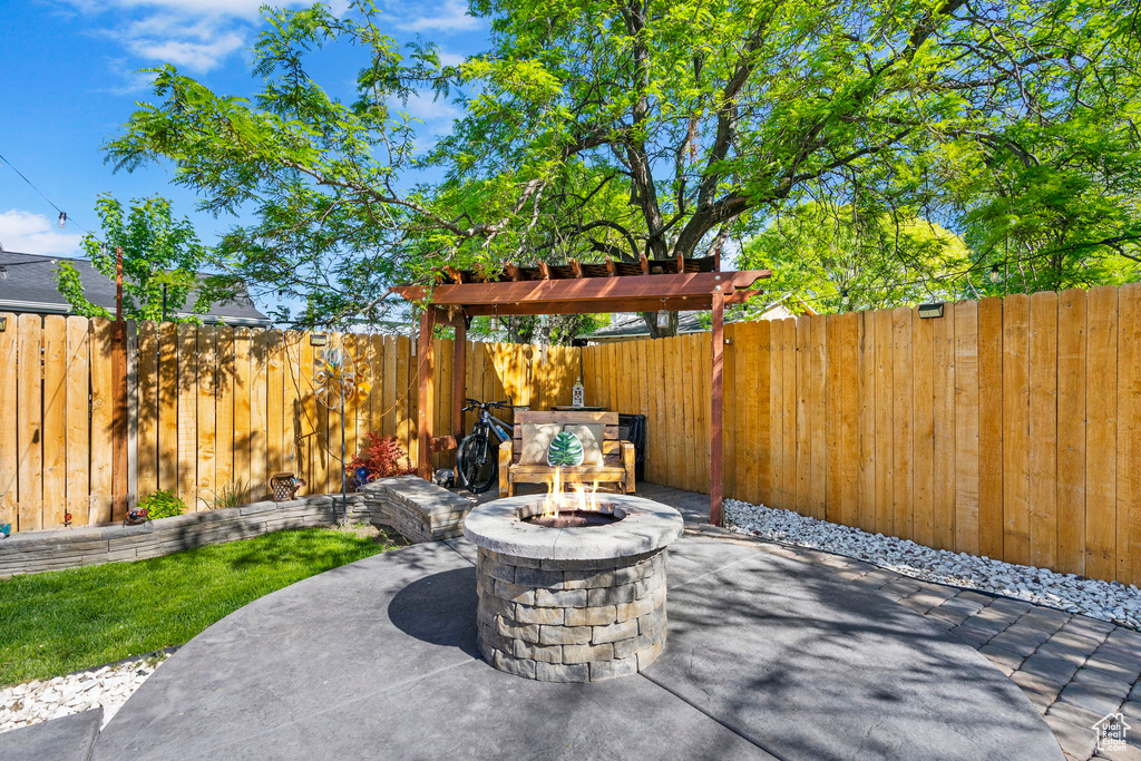 View of patio / terrace with a fire pit and a fenced backyard