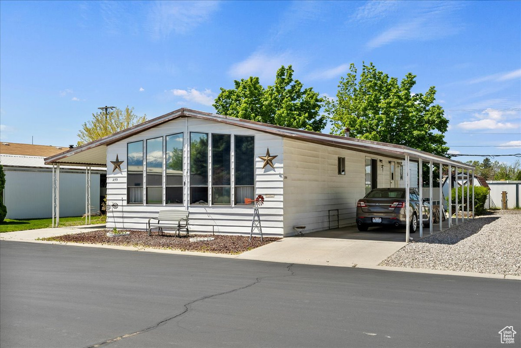 Manufactured / mobile home with a carport and driveway