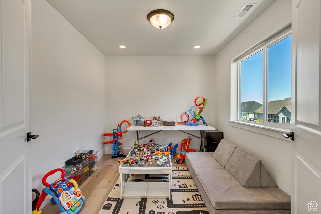 Game room featuring recessed lighting