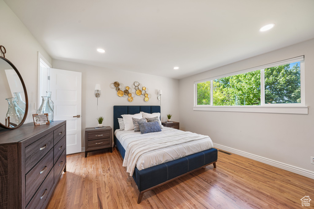 Bedroom featuring light wood-style flooring, baseboards, and recessed lighting