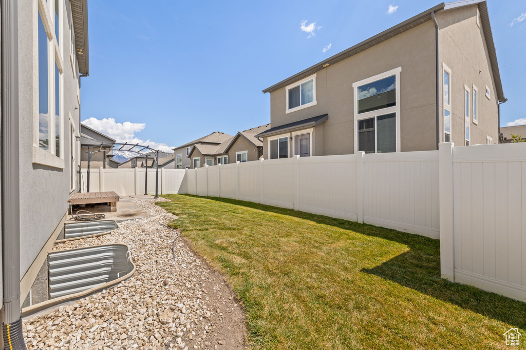 View of yard featuring a residential view